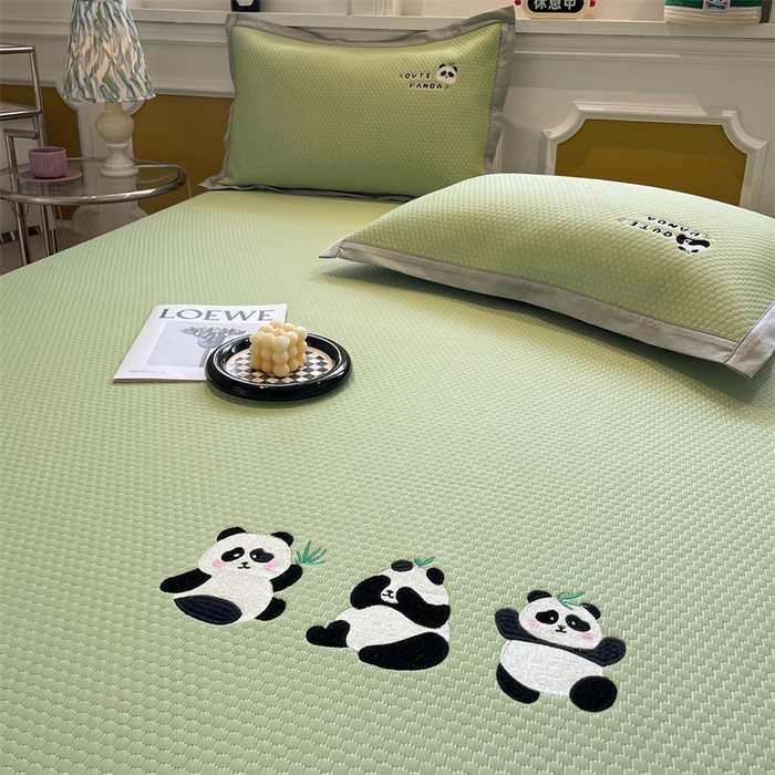 91家纺网 家纺一手货源 找家纺 启程家纺 2025新款凉豆豆复合三明治刺绣款凉席席子-床笠款 熊猫-绿-床笠款