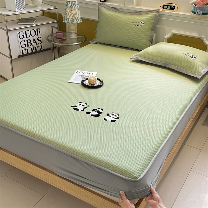 91家纺网 家纺一手货源 找家纺 启程家纺 2025新款凉豆豆复合三明治刺绣款凉席席子-床笠款 熊猫-绿-床笠款