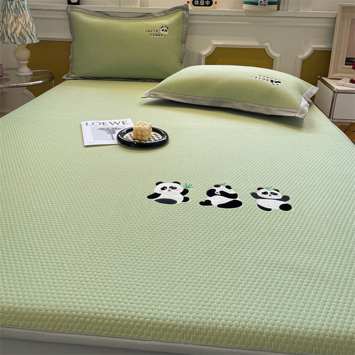 91家纺网 家纺一手货源 找家纺 启程家纺 2025新款凉豆豆复合三明治刺绣款凉席席子-床笠款 熊猫-绿-床笠款