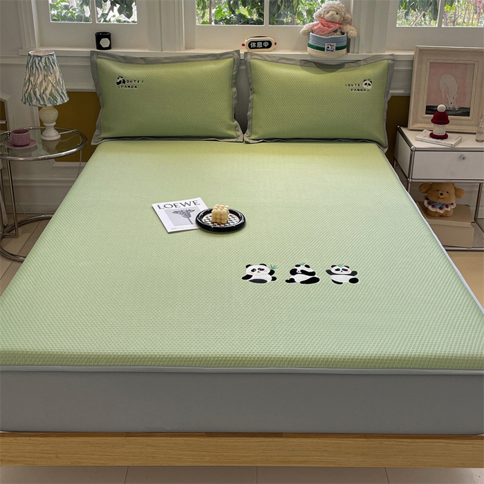 91家纺网 家纺一手货源 找家纺 启程家纺 2025新款凉豆豆复合三明治刺绣款凉席席子-床笠款 熊猫-绿-床笠款