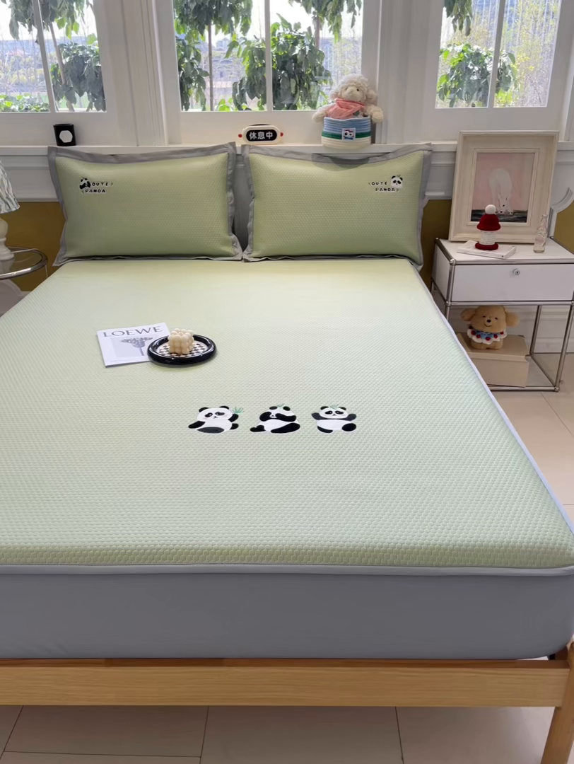 91家纺网 家纺一手货源 找家纺 启程家纺 2025新款凉豆豆复合三明治刺绣款凉席席子-床笠款 熊猫-绿-床笠款