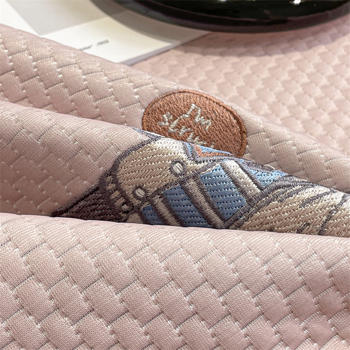 91家纺网 家纺一手货源 找家纺 启程家纺 2025新款凉豆豆复合三明治刺绣款凉席席子-床笠款 熊仔宝贝-粉-床笠款