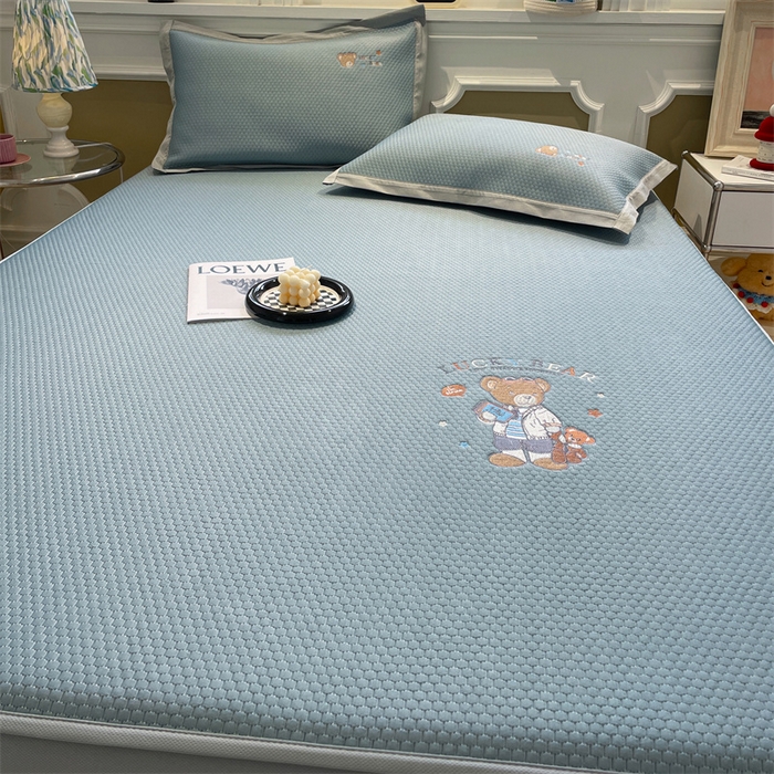 91家纺网 家纺一手货源 找家纺 启程家纺 2025新款凉豆豆复合三明治刺绣款凉席席子-床笠款 熊仔宝贝-蓝-床笠款