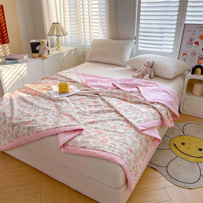 91家纺网 家纺一手货源 找家纺 小石头家纺 2025新款A类小清新纯棉印花夏被 粉黛佳人