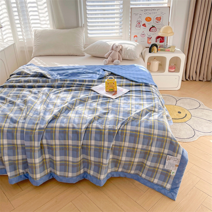 91家纺网 家纺一手货源 找家纺 小石头家纺 2025新款A类小清新纯棉印花夏被 蓝调格韵