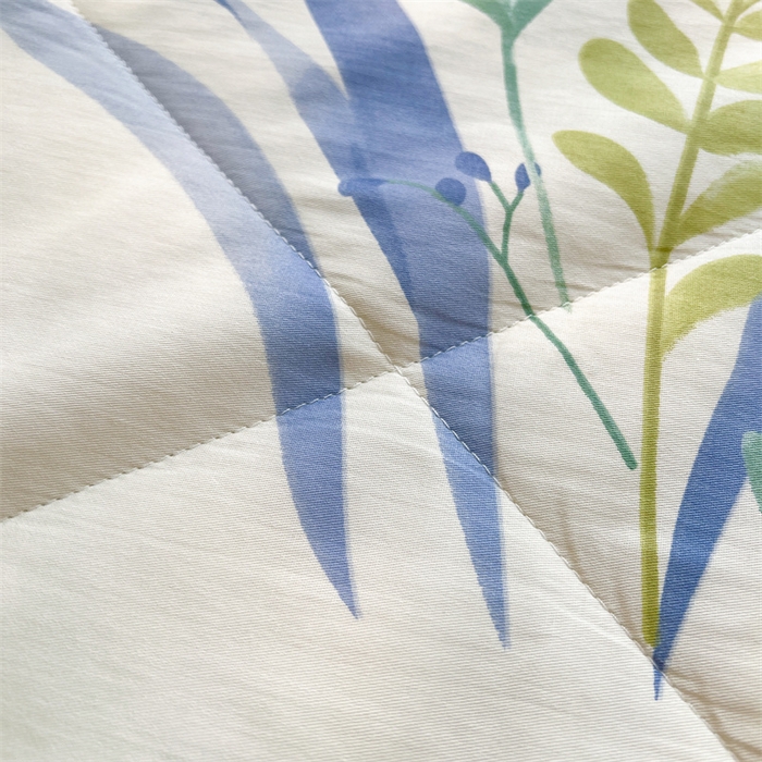 91家纺网 家纺一手货源 找家纺 小石头家纺 2025新款A类小清新纯棉印花夏被 叶语菲菲