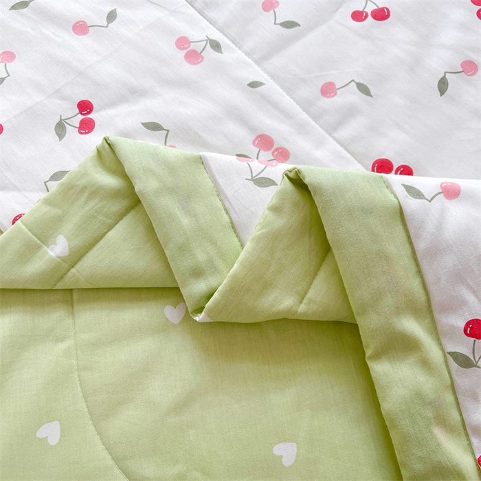 91家纺网 家纺一手货源 找家纺 小石头家纺 2025新款A类小清新纯棉印花夏被 樱桃女孩