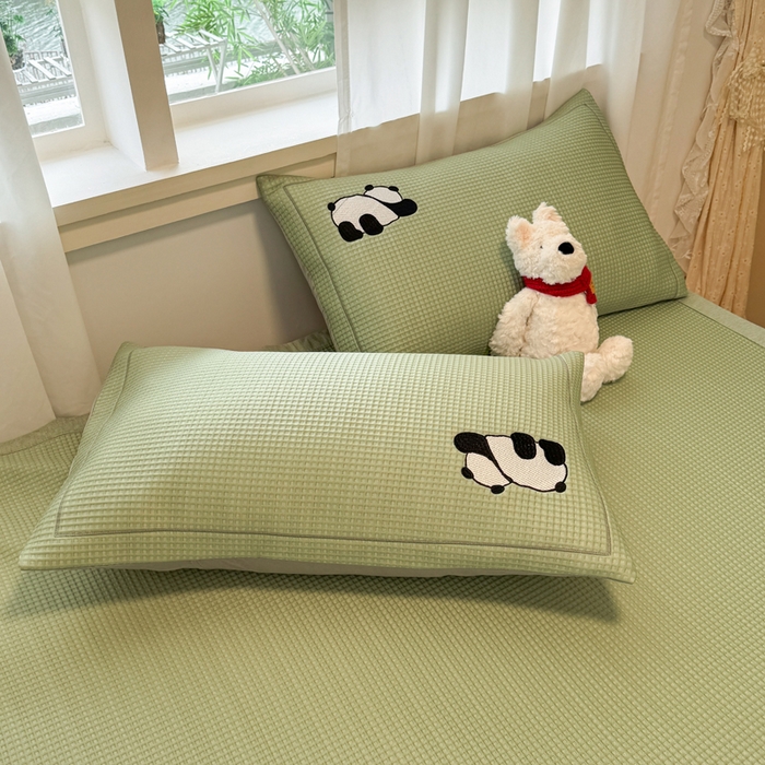 91家纺网 家纺一手货源 找家纺 雅居纺家纺 2025新款A类加厚三明治底华夫格绣花凉感席 床席款-爬爬熊猫