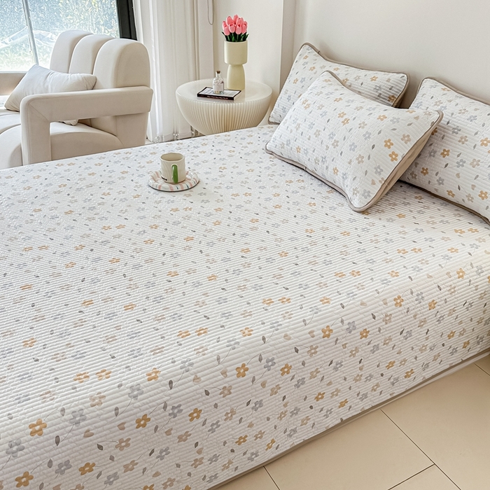 91家纺网 家纺一手货源 找家纺 橘夏家纺2025爆款棉感珍珠绸印花床盖三件套 朵朵花林--奶咖