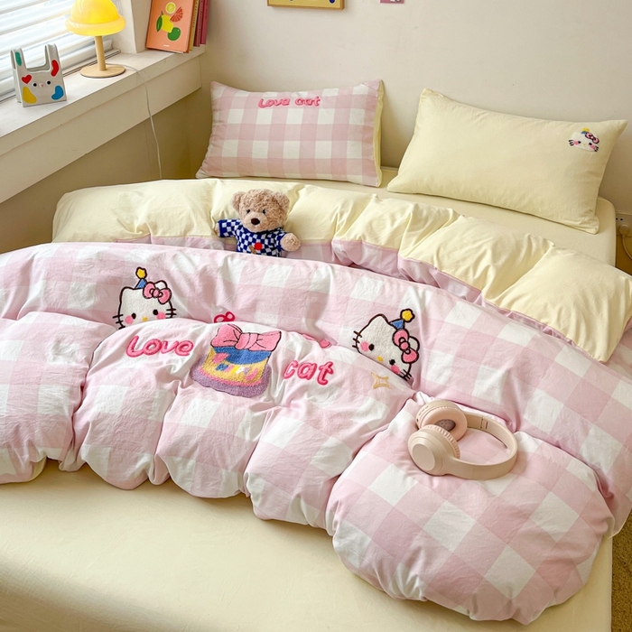 91家纺网 家纺一手货源 找家纺 雨帆  2025新款卡通水洗棉毛巾绣四件套 粉格芝士