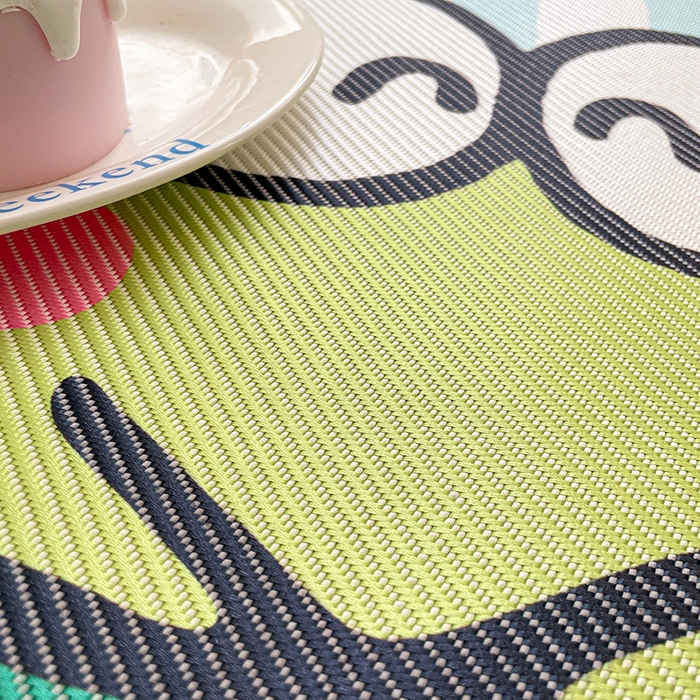 91家纺网 家纺一手货源 找家纺 蓝邻 2025春夏新款正版三丽鸥600D冰藤大版数码印花凉席-场景二 三眼蛙