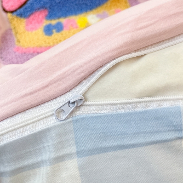 91家纺网 家纺一手货源 找家纺 雨帆  2025新款卡通水洗棉毛巾绣四件套 粉+蓝大格