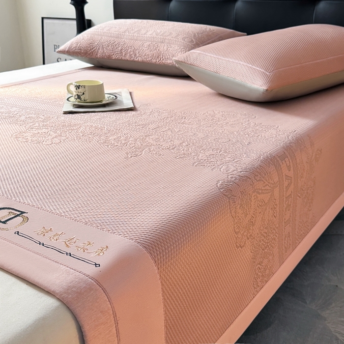 91家纺网 家纺一手货源 找家纺 怡源梦家纺2025新款冰豆豆凉席三件套-巴黎世家系列 巴黎世家 粉色
