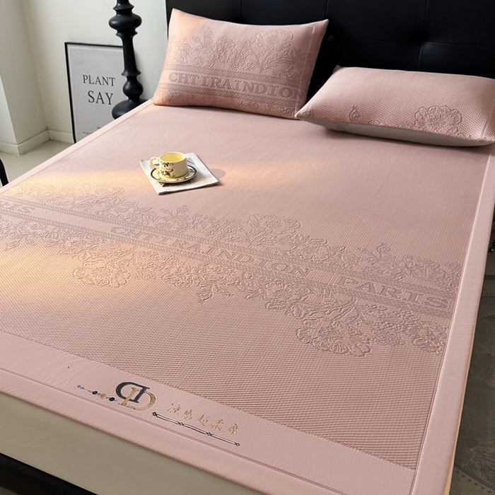 91家纺网 家纺一手货源 找家纺 怡源梦家纺2025新款冰豆豆凉席三件套-巴黎世家系列 巴黎世家 粉色