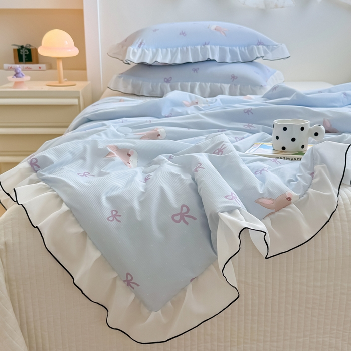 91家纺网 家纺一手货源 找家纺 九花鹿 2025新款凉感提花夏被 蝴蝶结小兔(蓝）