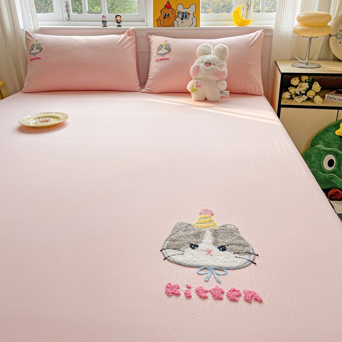 91家纺网 家纺一手货源 找家纺 海岛哥哥 2025春夏新款卡通毛巾绣床笠 个性猫咪