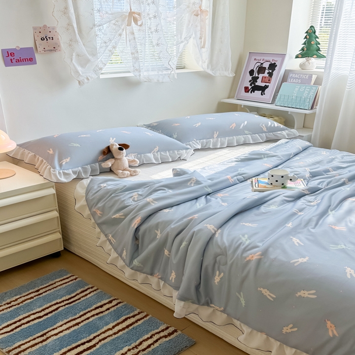 91家纺网 家纺一手货源 找家纺 九花鹿 2025新款凉感提花夏被 啵啵兔(浅蓝）