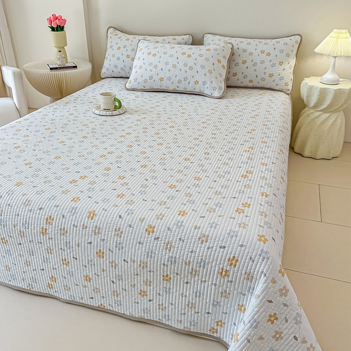 91家纺网 家纺一手货源 找家纺 橘夏家纺2025爆款棉感珍珠绸印花床盖三件套 朵朵花林--奶咖