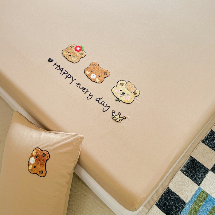 91家纺网 家纺一手货源 找家纺 海岛哥哥 2025春夏新款卡通毛巾绣床笠 三只小熊-咖