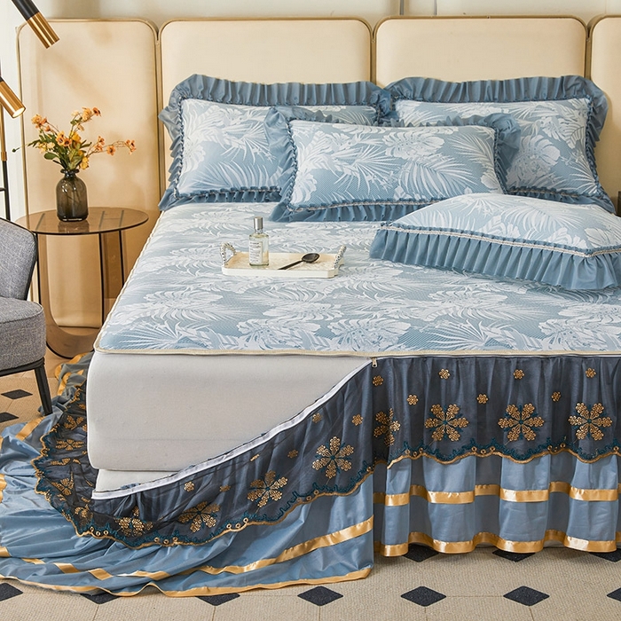 91家纺网 家纺一手货源 找家纺 情恒家纺   2025新款提花PE海洋丝可脱卸床裙席三件套 生如夏花 雾蓝