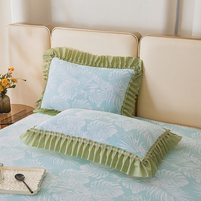 91家纺网 家纺一手货源 找家纺 情恒家纺   2025新款提花PE海洋丝可脱卸床裙席三件套 生如夏花 清新蓝