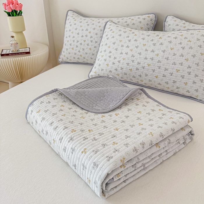 91家纺网 家纺一手货源 找家纺 橘夏家纺2025爆款棉感珍珠绸印花床盖三件套 花非花--雅韵灰