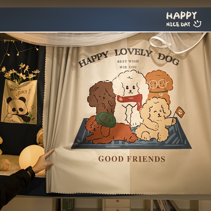 91家纺网 家纺一手货源 找家纺 觅妮家纺 2025新款99%强遮光涂银涂层大版数码印花宿舍学生床帘蚊帐 摩登家族