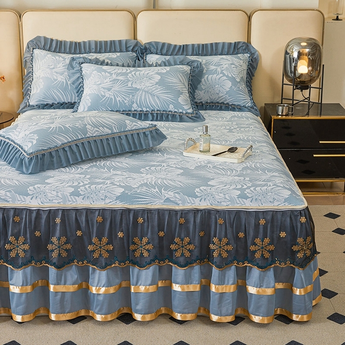 91家纺网 家纺一手货源 找家纺 情恒家纺   2025新款提花PE海洋丝可脱卸床裙席三件套 生如夏花 雾蓝