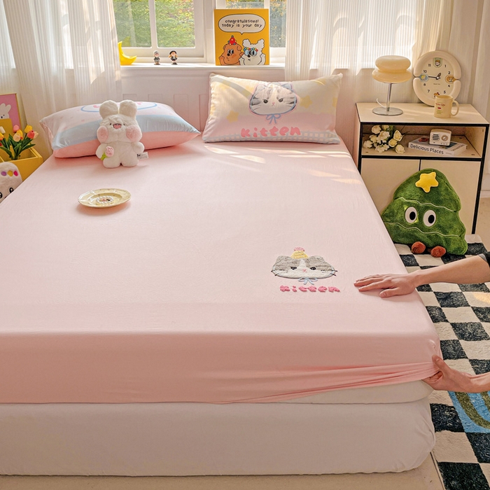 91家纺网 家纺一手货源 找家纺 海岛哥哥 2025春夏新款大版枕套毛巾绣床笠 大版个性猫咪