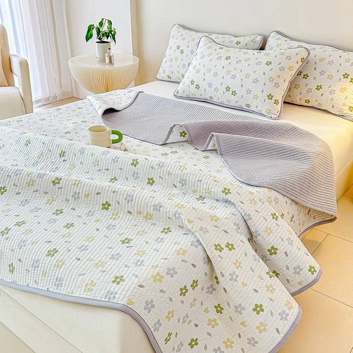 91家纺网 家纺一手货源 找家纺 橘夏家纺2025爆款棉感珍珠绸印花床盖三件套 朵朵花林--雅韵灰