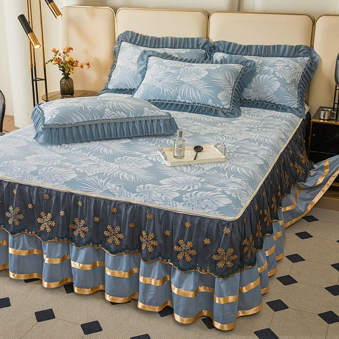 91家纺网 家纺一手货源 找家纺 情恒家纺   2025新款提花PE海洋丝可脱卸床裙席三件套 生如夏花 雾蓝