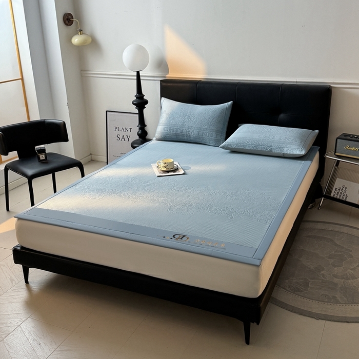 91家纺网 家纺一手货源 找家纺 怡源梦家纺2025新款冰豆豆凉席三件套-巴黎世家系列 巴黎世家 兰色