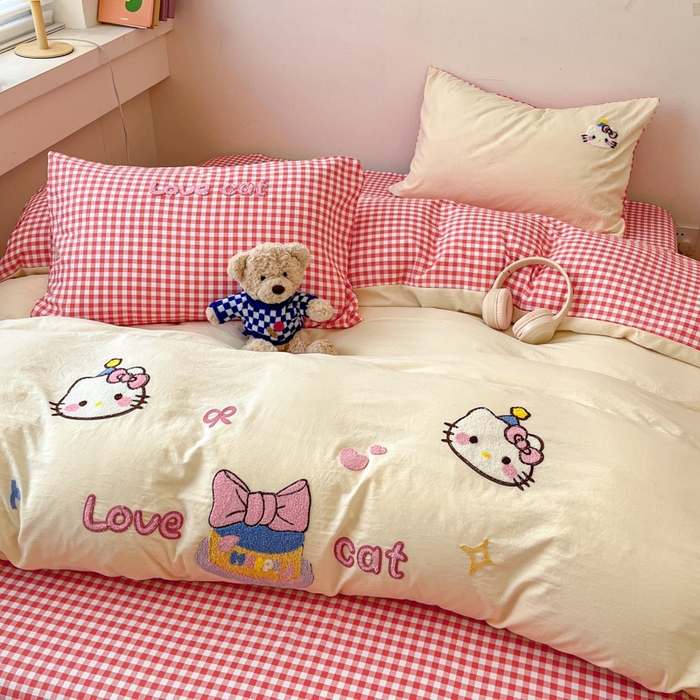 91家纺网 家纺一手货源 找家纺 雨帆  2025新款卡通水洗棉毛巾绣四件套 芝士粉格