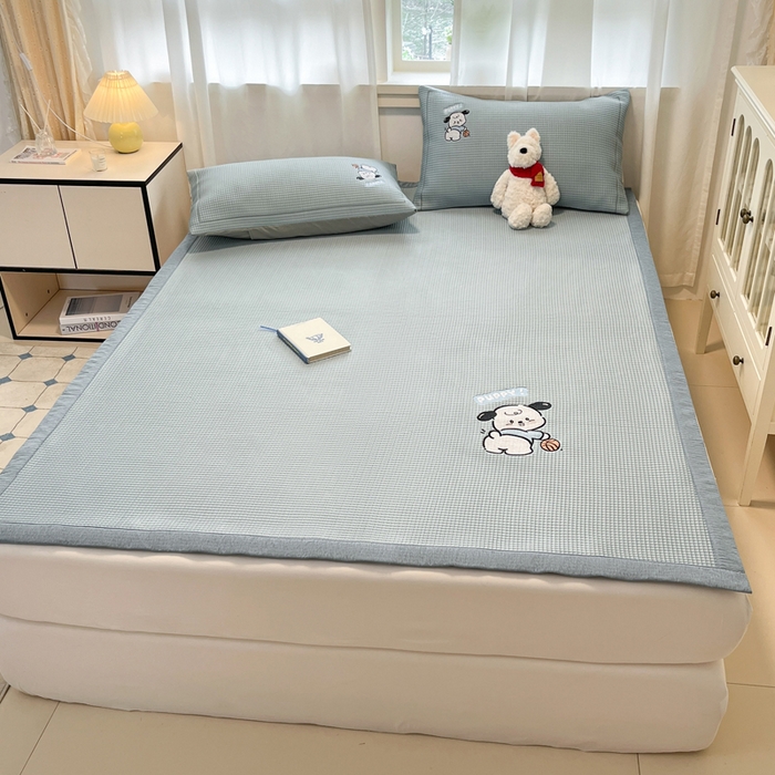 91家纺网 家纺一手货源 找家纺 雅居纺家纺 2025新款A类加厚三明治底华夫格绣花凉感席 床席款-乐趣小狗