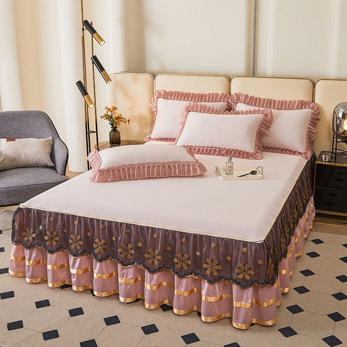 91家纺网 家纺一手货源 找家纺 情恒家纺   2025新款提花PE海洋丝可脱卸床裙席三件套 阡陌 淡粉