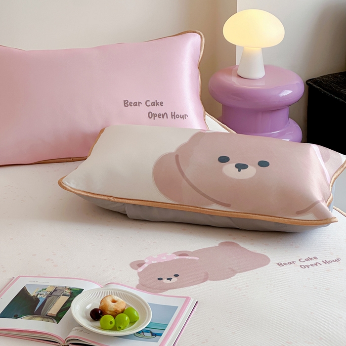 91家纺网 家纺一手货源 找家纺 如一2025A类ins大版数码卡通印花冰丝凉感席 粉粉熊-床笠-床笠