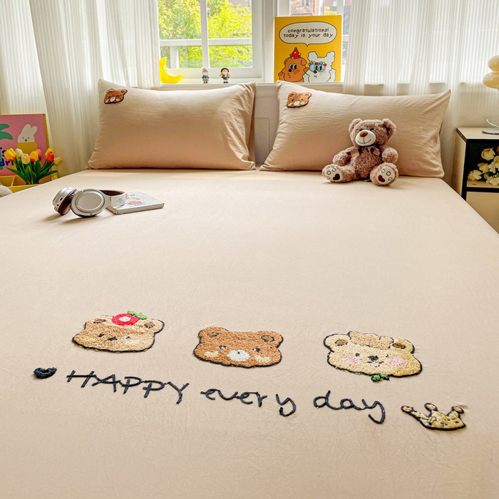 91家纺网 家纺一手货源 找家纺 海岛哥哥 2025春夏新款卡通毛巾绣床笠 三只小熊-咖