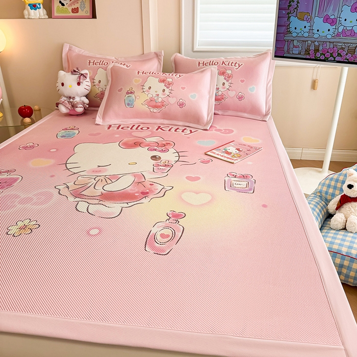 91家纺网 家纺一手货源 找家纺 蓝邻 2025春夏新款正版三丽鸥600D冰藤大版数码印花凉席-场景一 梦幻kitty猫