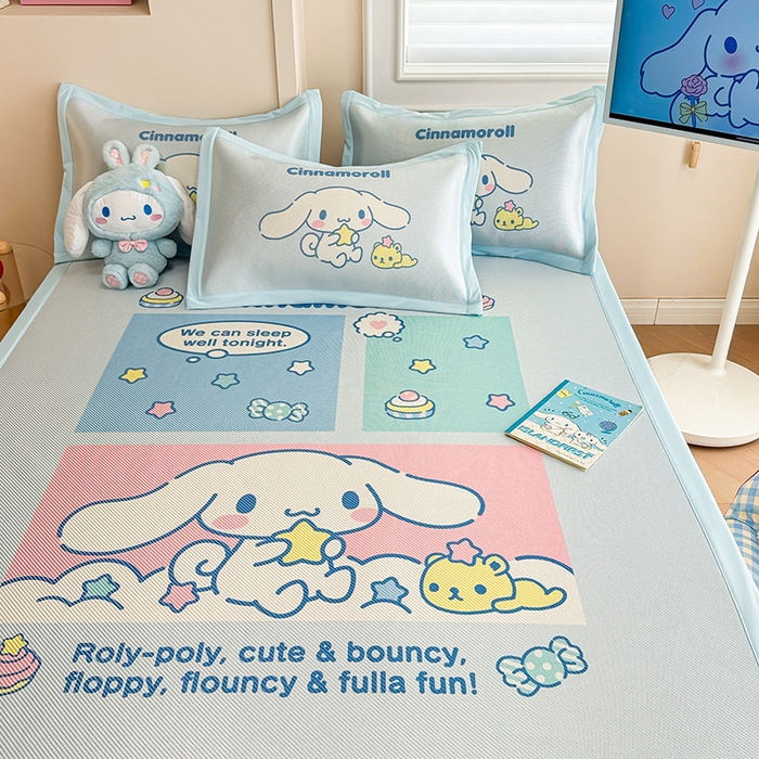 91家纺网 家纺一手货源 找家纺 蓝邻 2025春夏新款正版三丽鸥600D冰藤大版数码印花凉席-场景一 淘气大耳狗