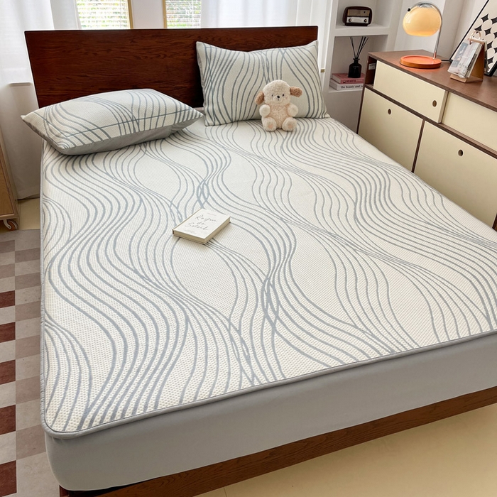 91家纺网 家纺一手货源 找家纺 雅居纺家纺 2025新款A类加厚三明治底简约提花凉感席系列-床笠款 曲线-蓝