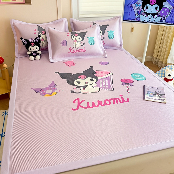 91家纺网 家纺一手货源 找家纺 蓝邻 2025春夏新款正版三丽鸥600D冰藤大版数码印花凉席-场景一 糖果库洛米