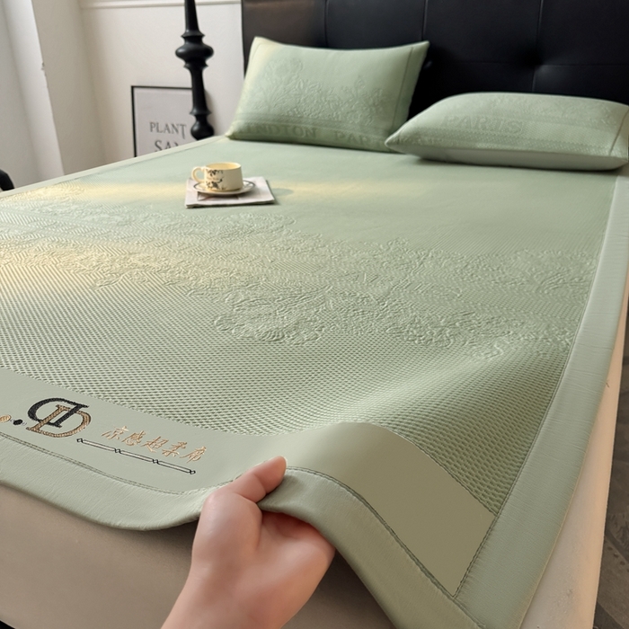 91家纺网 家纺一手货源 找家纺 怡源梦家纺2025新款冰豆豆凉席三件套-巴黎世家系列 巴黎世家 绿色