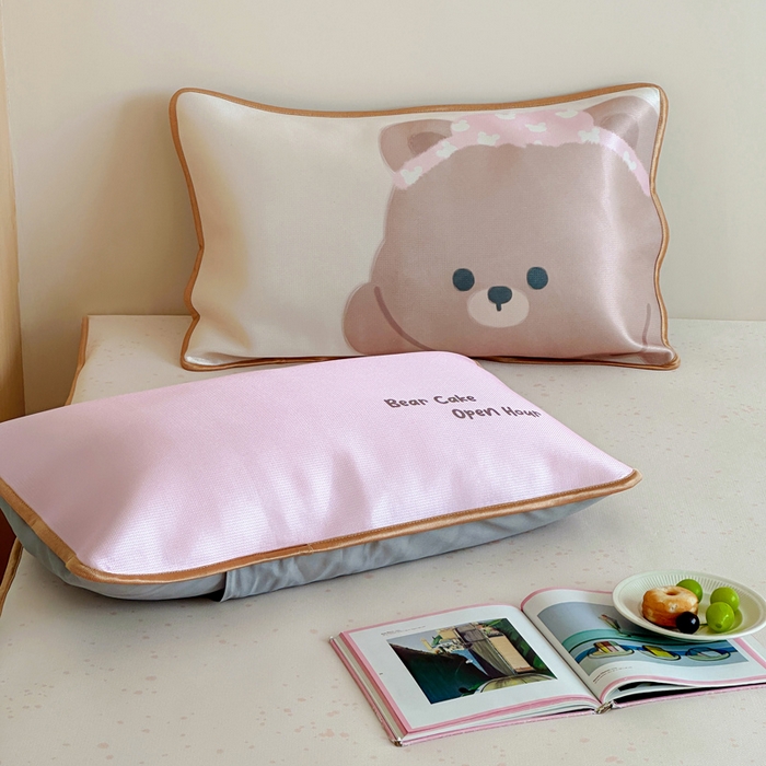 91家纺网 家纺一手货源 找家纺 如一2025A类ins大版数码卡通印花冰丝凉感席 粉粉熊-床笠-床笠