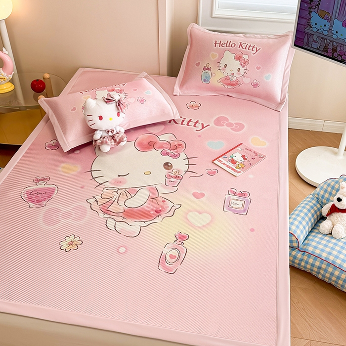 91家纺网 家纺一手货源 找家纺 蓝邻 2025春夏新款正版三丽鸥600D冰藤大版数码印花凉席-场景一 梦幻kitty猫