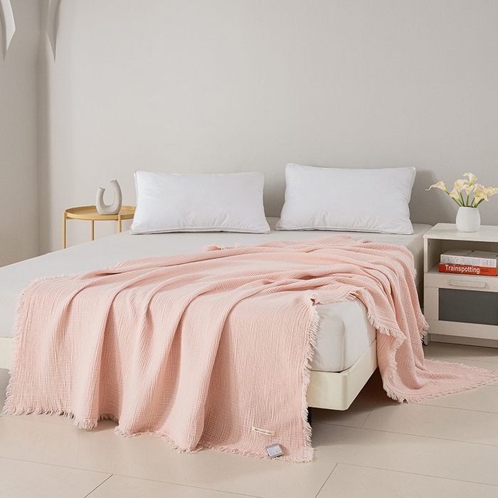 91家纺网 家纺一手货源 找家纺 皇寝世家家居 2025新款A类全棉针织四层纱苏流毯子沙发盖毯 午睡复古毛毯 静谧-杏色