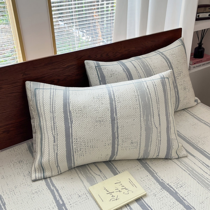 91家纺网 家纺一手货源 找家纺 雅居纺家纺 2025新款A类加厚三明治底简约提花凉感席系列-床笠款 线条-蓝