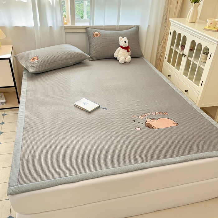 91家纺网 家纺一手货源 找家纺 （总）雅居纺家纺 2025新款A类加厚三明治底华夫格绣花凉感席