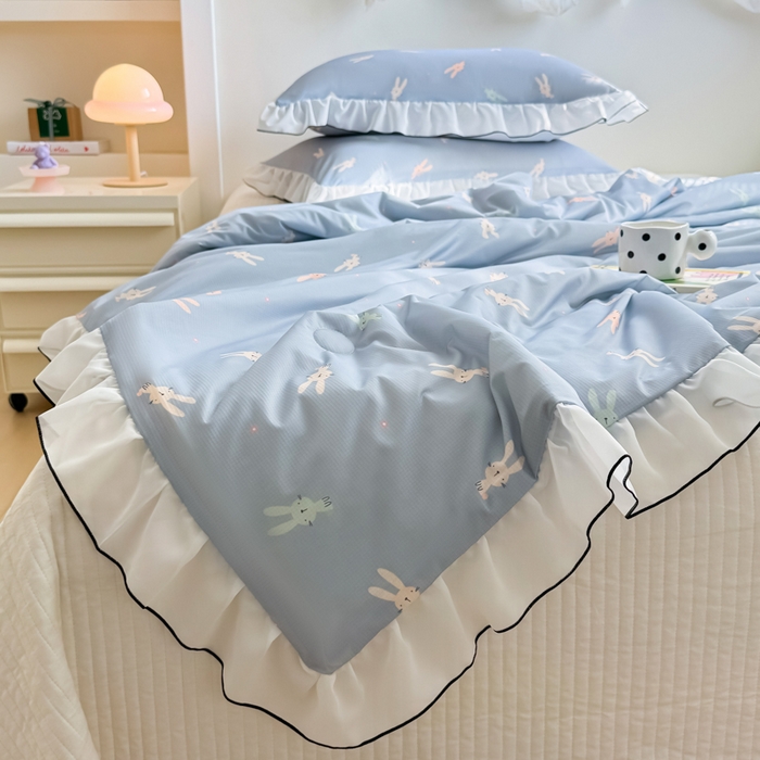 91家纺网 家纺一手货源 找家纺 九花鹿 2025新款凉感提花夏被 啵啵兔(浅蓝）