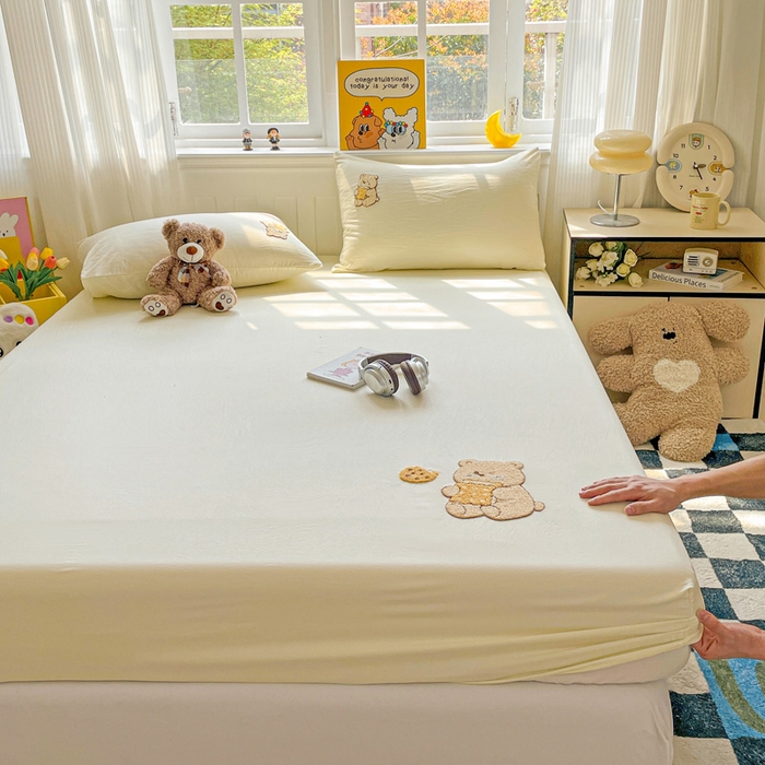 91家纺网 家纺一手货源 找家纺 海岛哥哥 2025春夏新款卡通毛巾绣床笠 小熊饼干-黄