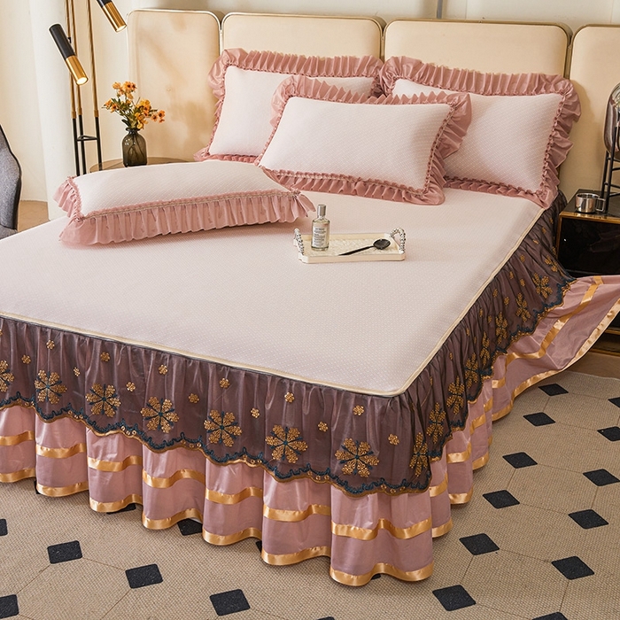 91家纺网 家纺一手货源 找家纺 情恒家纺   2025新款提花PE海洋丝可脱卸床裙席三件套 阡陌 淡粉